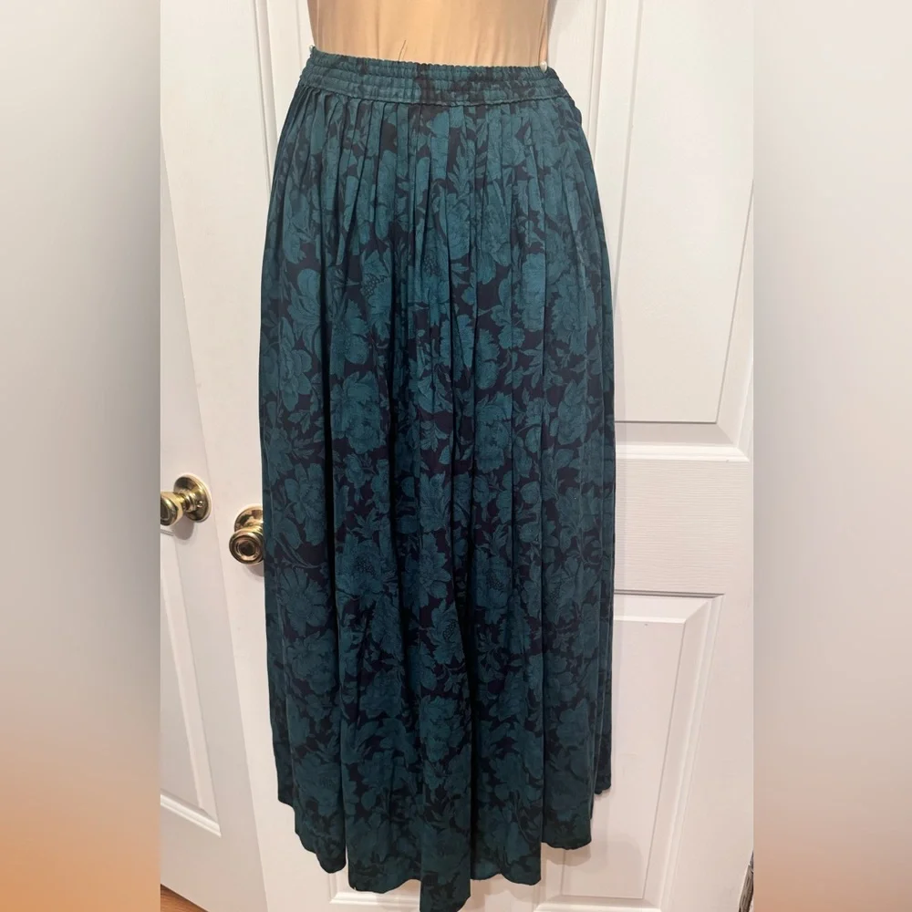 Laura Ashley / vintage pleated midi skirt / Size L / Made in Great Britain